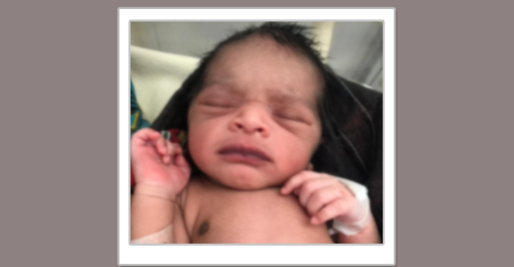 রাস্তার ধারে ফুটফুটে সন্তান জন্ম দিলেন মানসিক প্রতিবন্ধী নারী