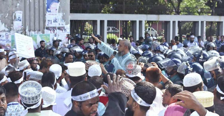 ভুখামিছিলে পুলিশের বাধা, হাইকোর্ট মোড় থেকে ফিরে গেলেন শিক্ষকরা