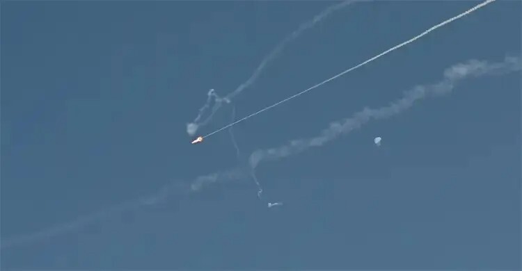 উপসাগরীয় অঞ্চলজুড়ে ইরানের হামলা অব্যাহত