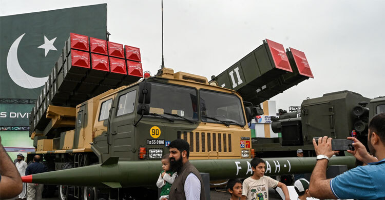 ভারত-পাকিস্তানের ক্ষেপণাস্ত্র প্রতিযোগিতা তীব্র হচ্ছে