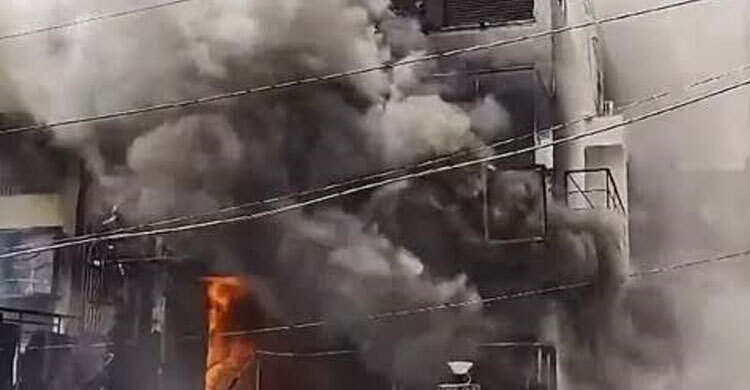কায়রোর টেলিকম ভবনে ভয়াবহ আগুন, নিহত ৪
