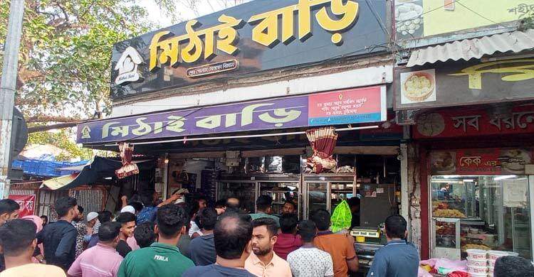 চুয়াডাঙ্গায় কোটি টাকার দই-মিষ্টি বিক্রি, খুশি দোকানিরা