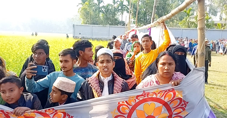 লালমনিরহাট পৌঁছেছেন আজহারী, দেখতে মানুষের ঢল