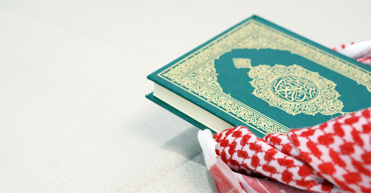 কোরআন তিলাওয়াতে নবিজির (সা.) নাম এলে দরুদ পড়তে হবে কি?