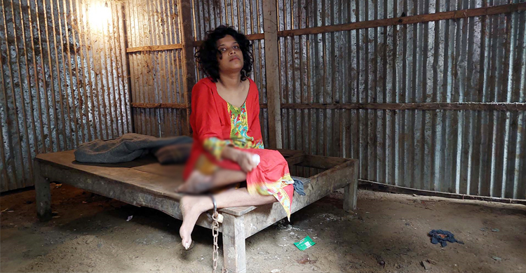 টাকার অভাবে একযুগ ধরে শিকলবন্দি বাবা-মা হারা মেহনাজ