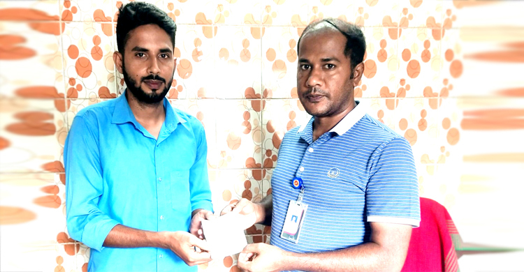 ট্রেন ভ্রমণের বকেয়া টাকা পরিশোধ করে দিলেন আলামিন