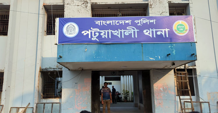 সিঁদ কেটে ঘরে ঢুকে ঘুমন্ত অটোচালককে কুপিয়ে হত্যা