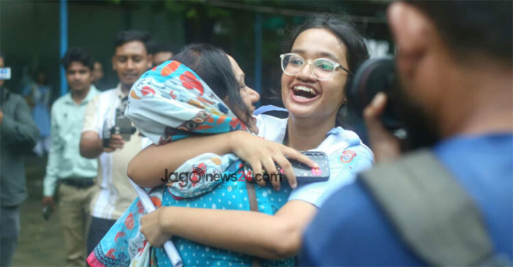 এসএসসি ও সমমানের ফল প্রকাশ, পাসের হার ৬৮.৪৫