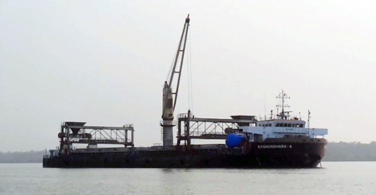 ইন্দোনেশিয়া থেকে রামপালের কয়লা এলো মোংলায়