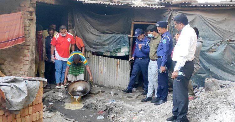 অস্বাস্থ্যকর পরিবেশে খাবার তৈরি, ৪ দোকানির জরিমানা