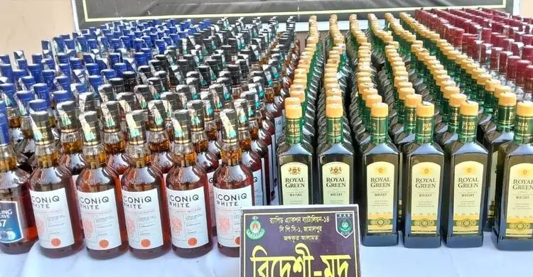 শেরপুরে ১৩০০ বোতল বিদেশি মদসহ তিন কারবারি আটক
