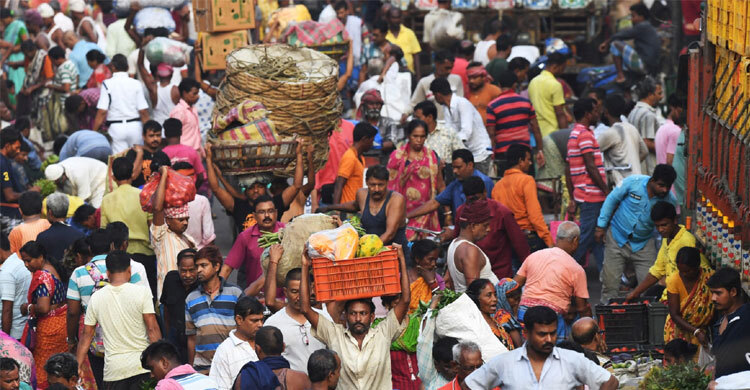 ভারতীয় ভোক্তাদের ওপরেই মোদীর ভরসা, মূূল্যস্ফীতিতে স্বস্তি