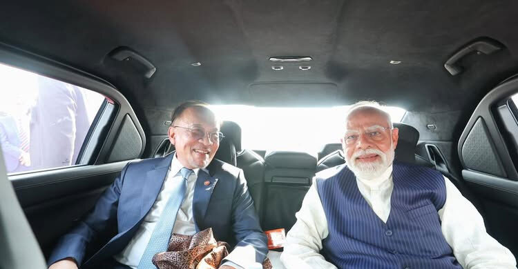 মালয়েশিয়া গেলেন মোদী, জাকির নায়েকের প্রত্যর্পণ ইস্যু আলোচনায়