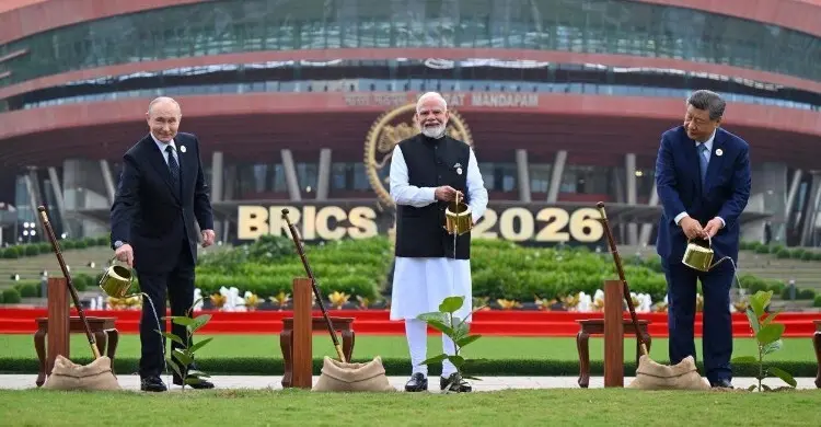 ব্রিকসের মঞ্চে বন্ধুত্বের ছবি, আড়ালে ভিন্ন হিসাব