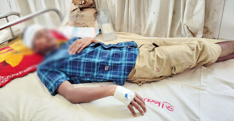 মদনে বখাটের ইটের আঘাতে মাথা ফাটলো অষ্টম শ্রেণীর ছাত্রের