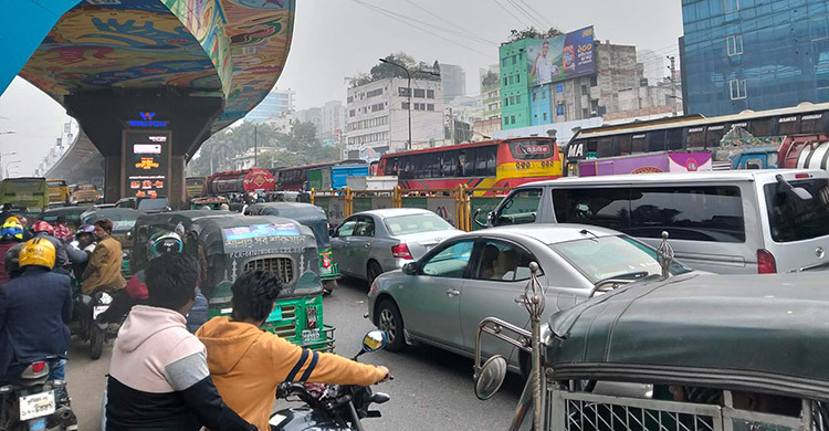 তারেক রহমানের আগমন উপলক্ষে নেতাকর্মীদের ভিড়, মহাখালীতে যানজট