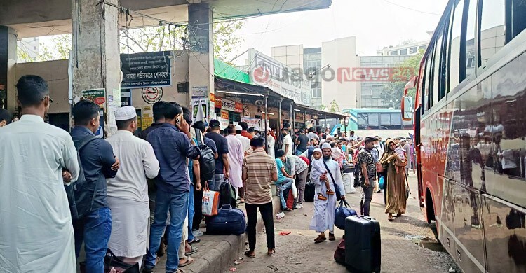 ‘ট্রেনের টিকিট পাইনি, তাই বাসে যাচ্ছি’