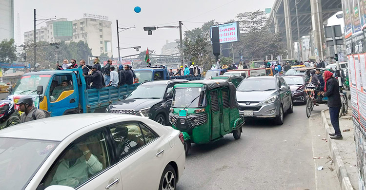 তারেক রহমানের আগমন উপলক্ষে নেতাকর্মীদের ভিড়, মহাখালীতে যানজট