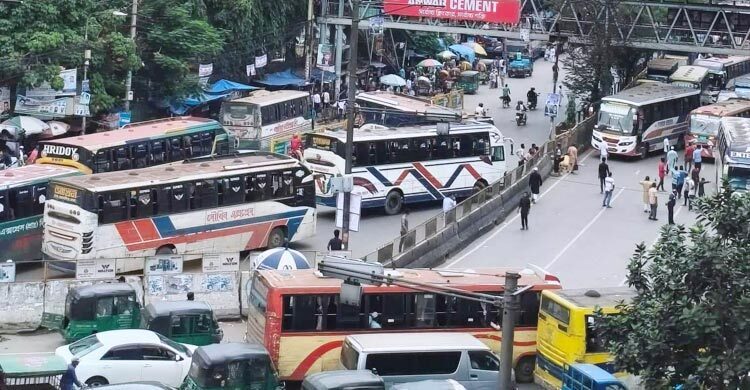 Workers block Mohakhali road, trigger severe congestion
