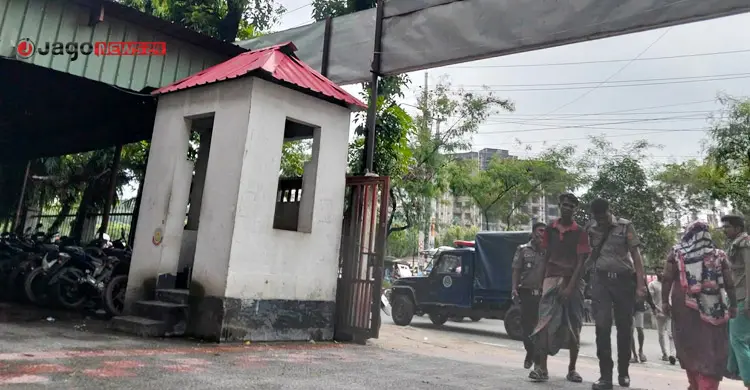 ‘পুলিশ বলছে, অপরাধ যেহেতু করেছে একটা শিক্ষা দেওয়া লাগবে’