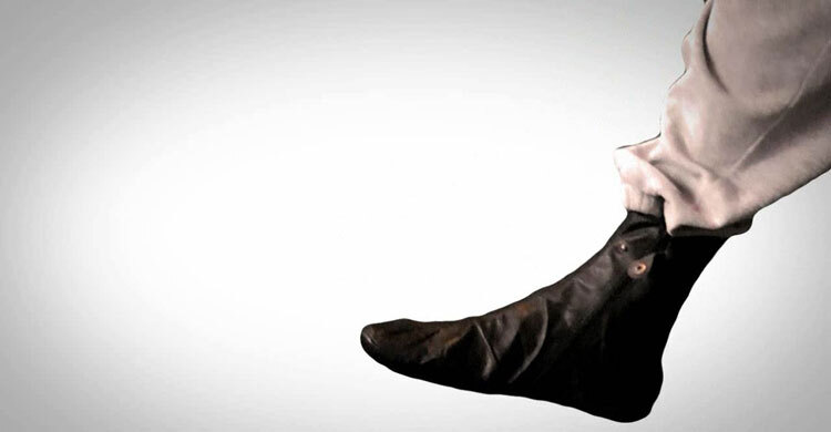 দুটি মোজা পরিধান করলে অজুর সময় মাসাহ করা যাবে?