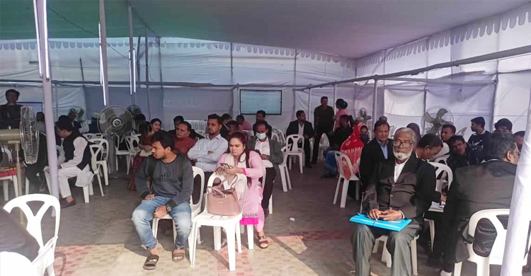 প্রার্থিতা ফিরে পেয়ে কর্মীদের সঙ্গে ইসিতে কাঁদলেন আবদুল মজিদ