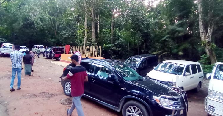 লাউয়াছড়া উদ্যানে গাড়ি পার্কিংয়ে নিষেধাজ্ঞা, বিপাকে পর্যটক