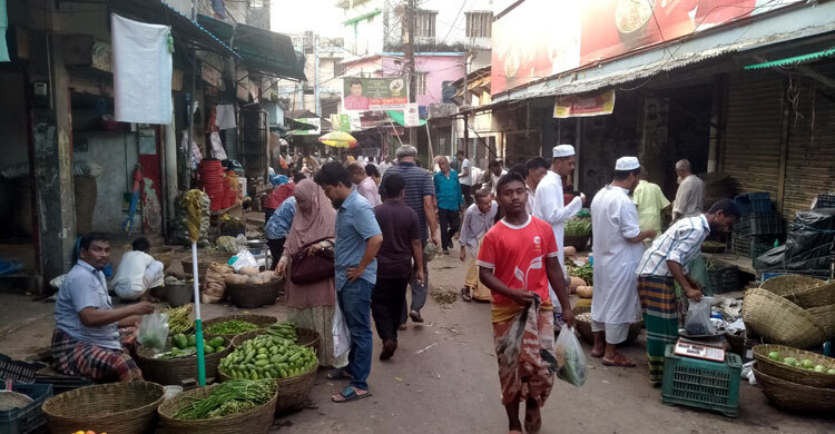 সবজিতে স্বস্তি, দাম বেড়েছে মাছের
