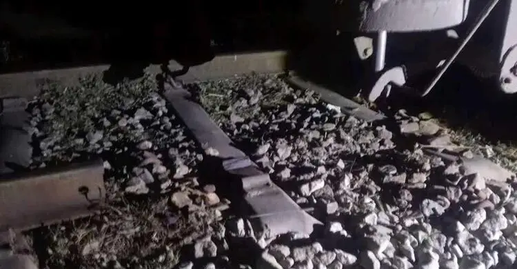 লাইন তুলে ফেলায় ট্রেন লাইনচ্যুত, রেল চলাচল বন্ধ