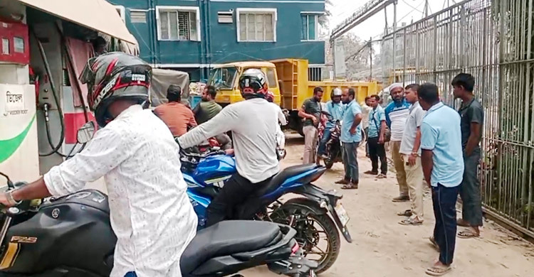 ময়মনসিংহে ঈদের পর জ্বালানি সংকটের আশঙ্কায় পাম্পে ভিড়