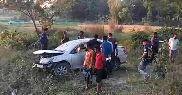 প্রাইভেটকার খাদে পড়ে শিশুসহ নিহত ২