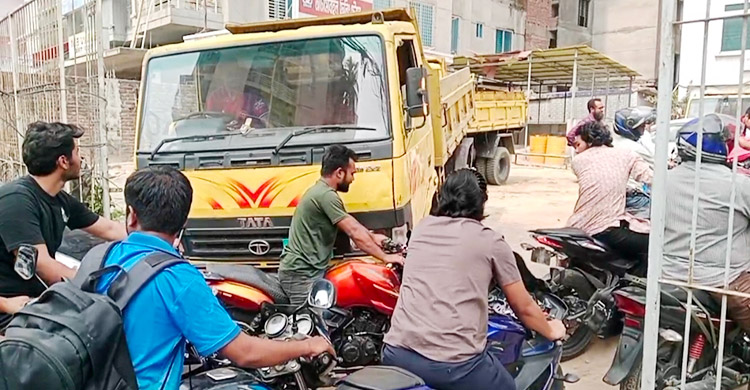 ময়মনসিংহে ঈদের পর জ্বালানি সংকটের আশঙ্কায় পাম্পে ভিড়