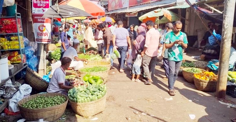 ময়মনসিংহে কমছে সবজি-মুরগির দাম