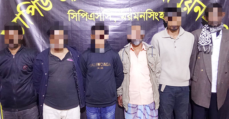 চেকপোস্টে ধরা পড়লো ৬ ডাকাত, অস্ত্র উদ্ধার