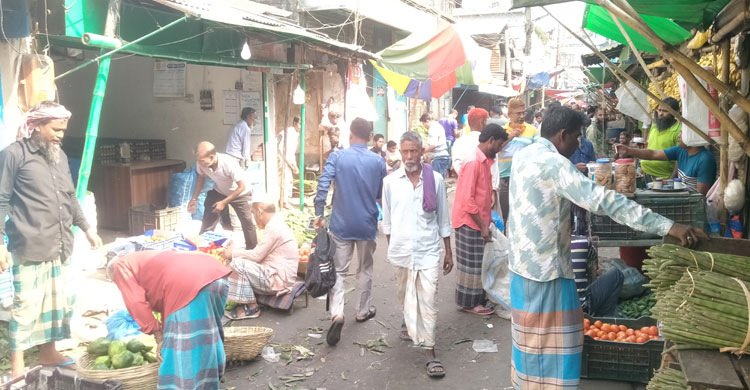 বেড়েছে সবজি&ndash;মাছের দাম, কমেছে মুরগির