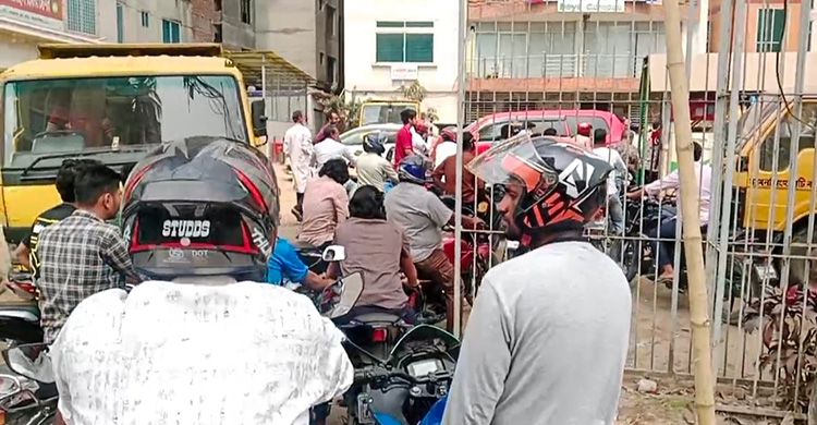 ময়মনসিংহে ঈদের পর জ্বালানি সংকটের আশঙ্কায় পাম্পে ভিড়