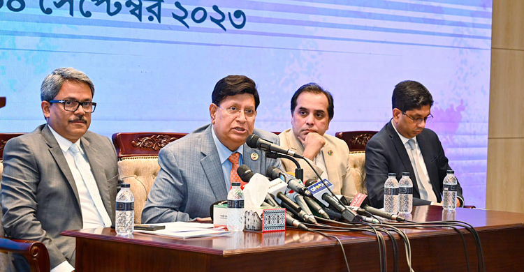 বিদেশিদের অনুকম্পা পেতে কেউ কেউ অভিযোগ করেন: পররাষ্ট্রমন্ত্রী