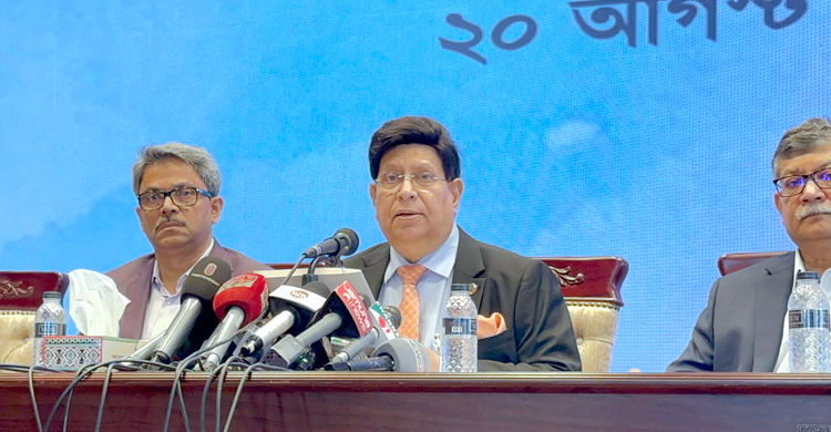 খালেদাকে চিকিৎসার জন্য বিদেশ পাঠানো নিয়ে যা বললেন মোমেন