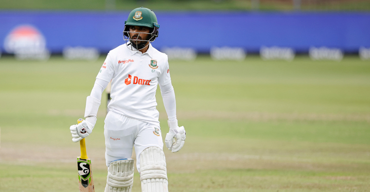 একের পর এক উইকেট হারিয়ে চরম বিপর্যয়ে বাংলাদেশ