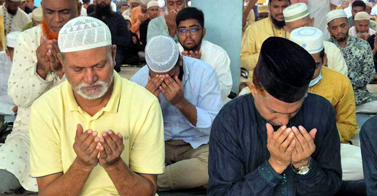 জুলাই শহীদদের জন্য মসজিদে মসজিদে দোয়া