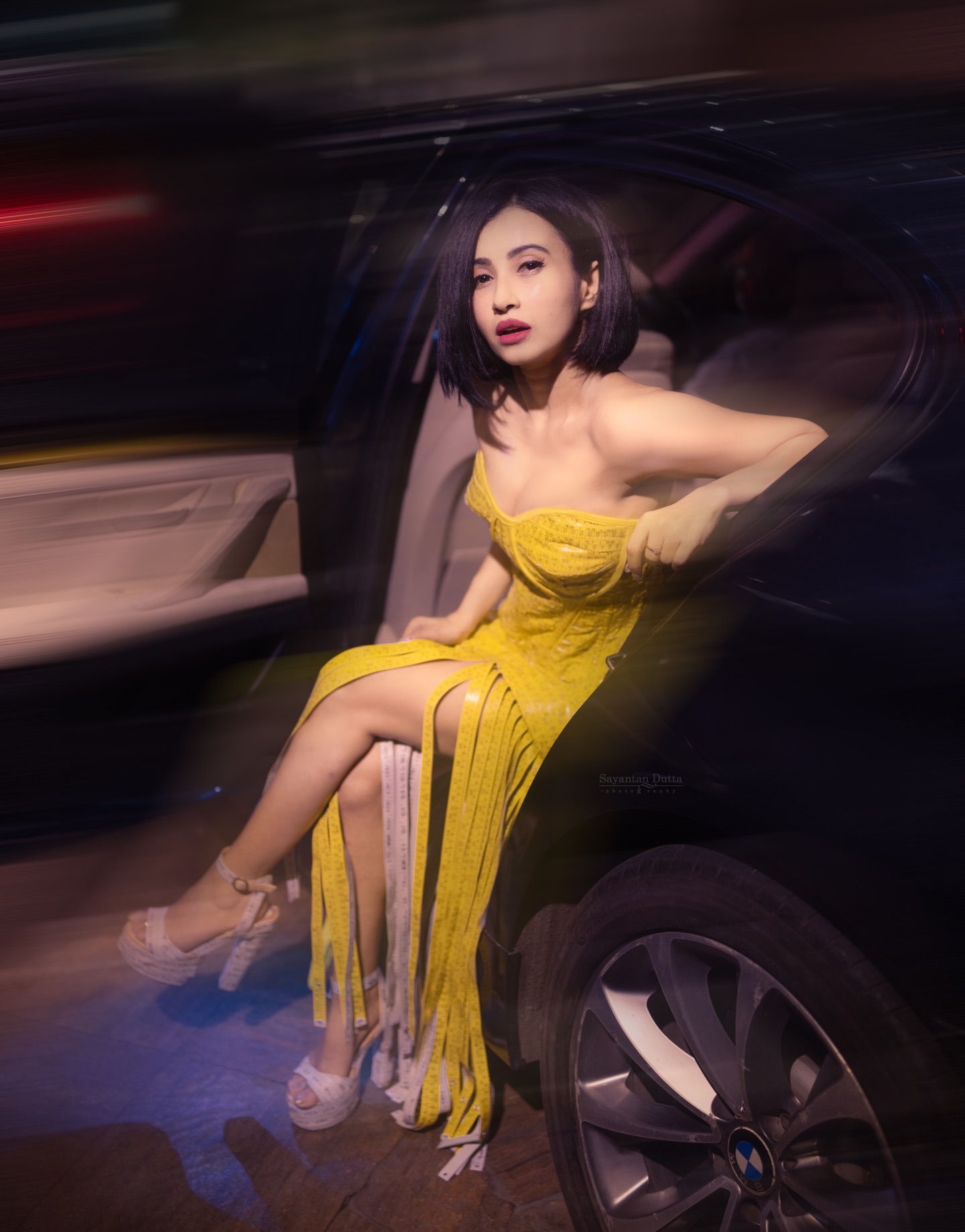 মেজারিং টেপ ড্রেসে মনামীর ভাইরাল লুক