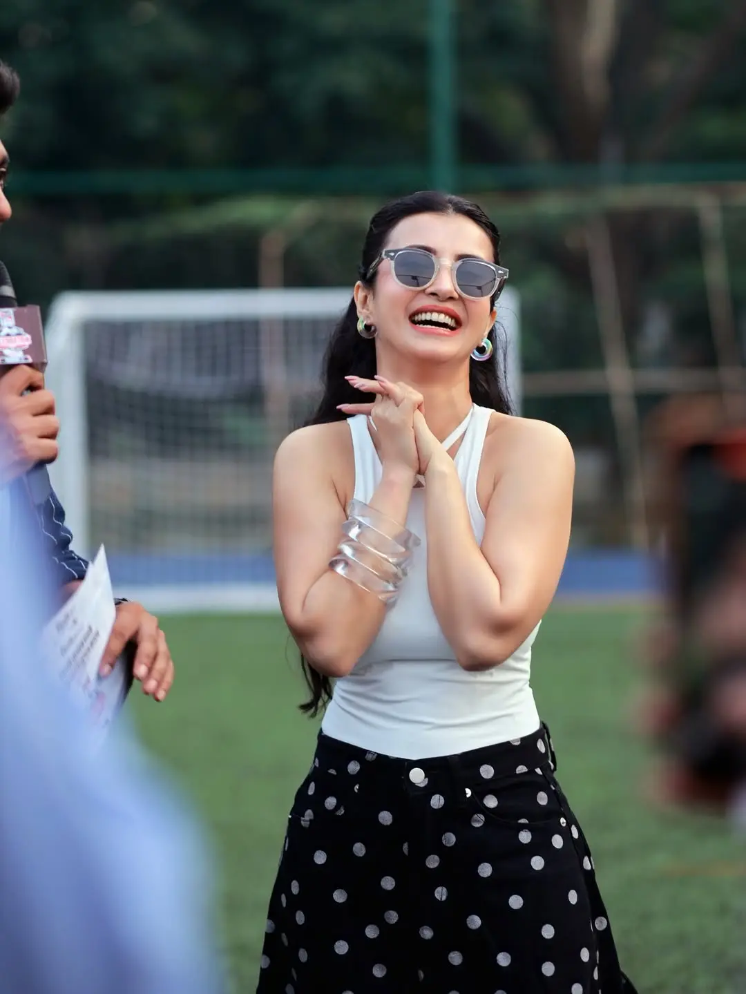 জেন-জি ভাইবে উষ্ণতা ছড়াচ্ছেন মনামী