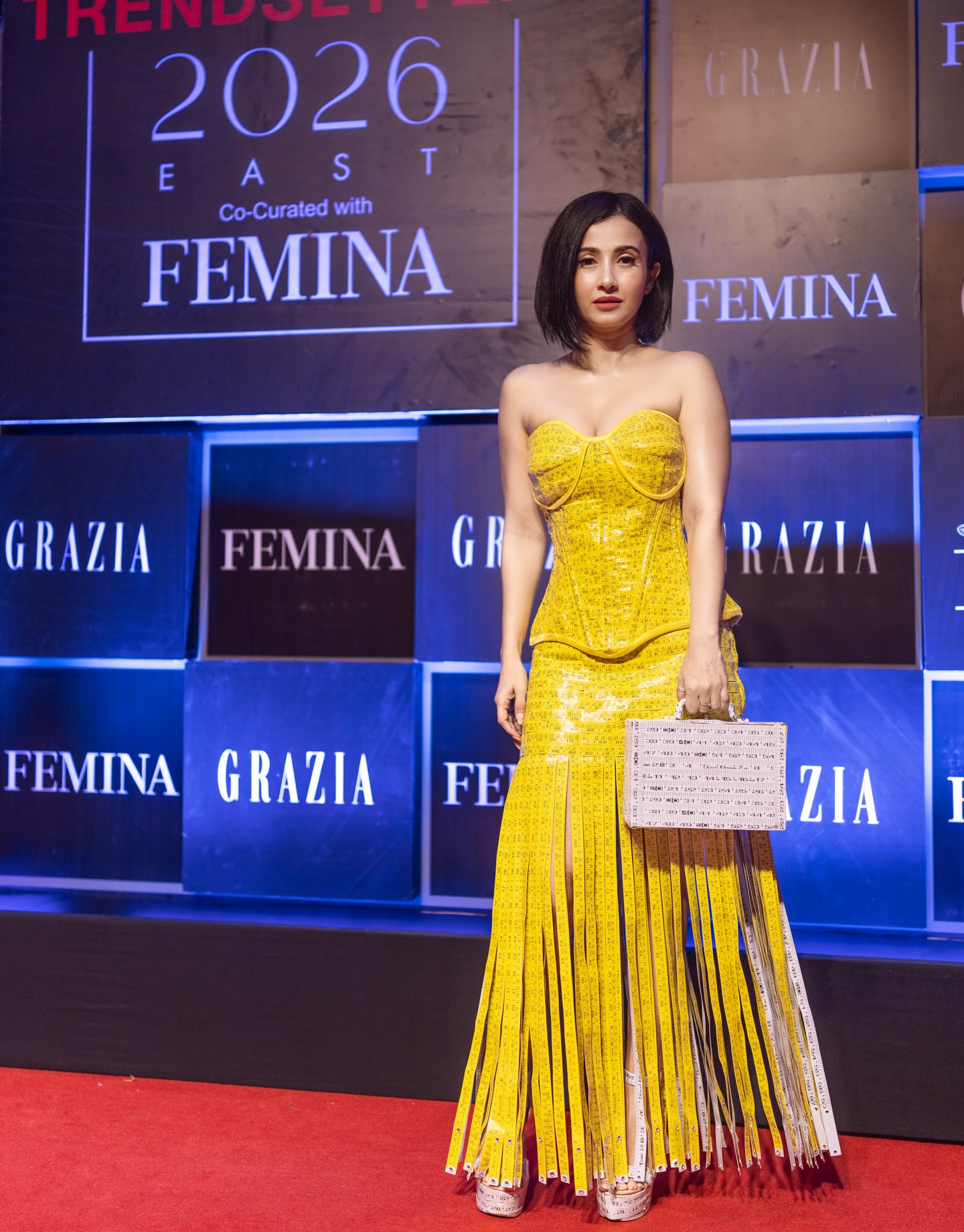 মেজারিং টেপ ড্রেসে মনামীর ভাইরাল লুক