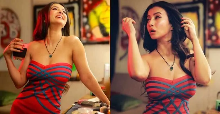 মেকআপ রুমে মনামীর উষ্ণ লুক ভাইরাল