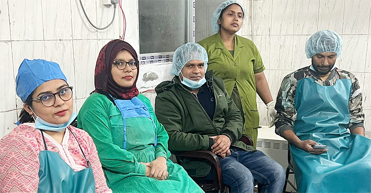 সংকটেও শতভাগ সেবায় মোংলা স্বাস্থ্য কমপ্লেক্স