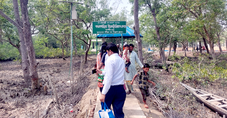 সুন্দরবনের সাতক্ষীরা রেঞ্জে পর্যটকদের ভিড় বাড়ছে