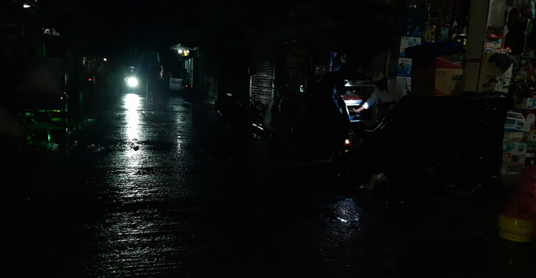 মোংলায় কালবৈশাখী, অন্ধকারে বন্দর-পৌর শহর