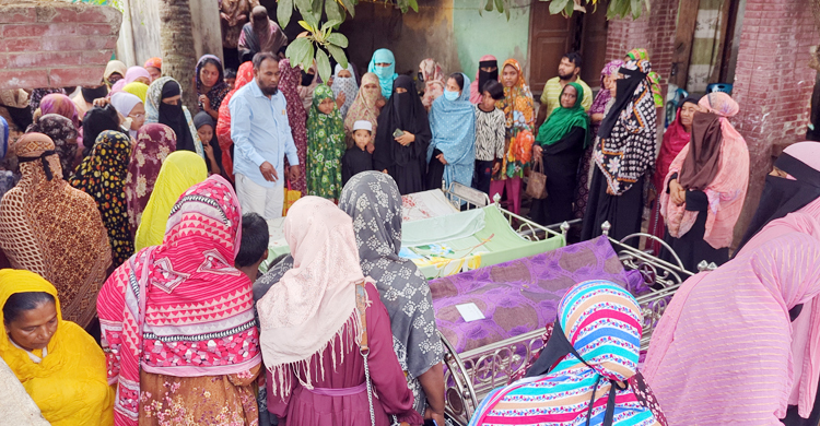 মোংলায় এক উঠানে ৯ মরদেহ, শোকের মাতম