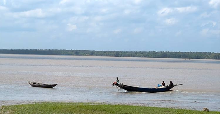 বছরজুড়ে নিষেধাজ্ঞার জালে জর্জরিত উপকূলের জেলেরা