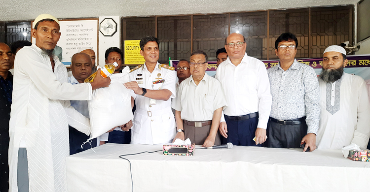ঈদ উপহার পেলেন মোংলা বন্দরের ৩৮০০ শ্রমিক-কর্মচারী
